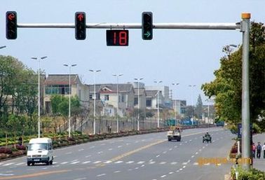 Cina Hot Dip Galvanized 6.5m Standard Traffic Light Pole 11m Single Arm For Traffic Road pemasok