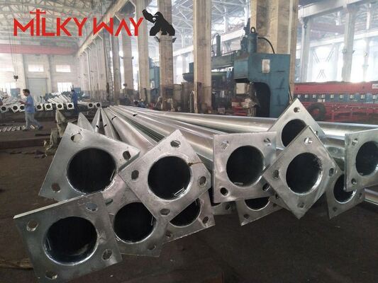 Kualitas  Customizable Street Light Poles with Lengths up to 14 Meters Without Slip Joint and Multiple Flange Mounted or Planted Type Options pabrik