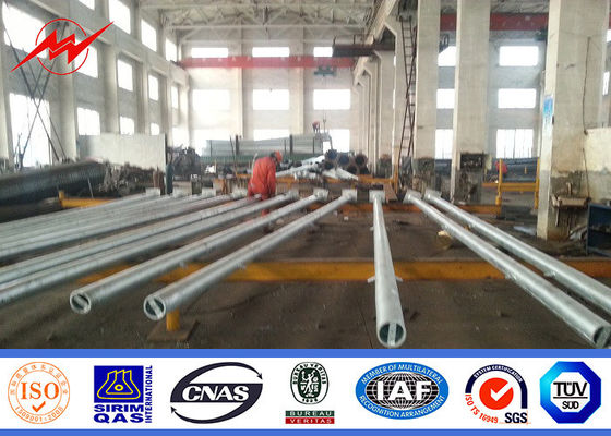 Tiang baja galvanis 7m lengan ganda diparkir untuk penerangan jalan