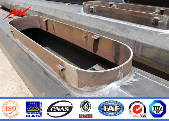 20m Pelabuhan Profesional Tiang Lampu Tinggi Hot Dip Galvanisasi OEM Disesuaikan