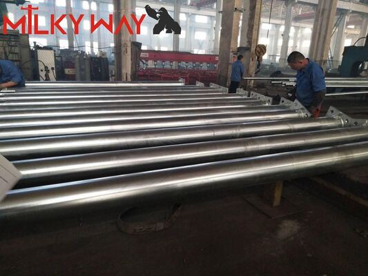 Tiang Listrik Baja Oktagonal Tahan Lama dengan Panjang 35FT hingga 90FT dan Lapisan Bitumen Pelindung untuk Saluran Transmisi